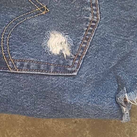LEVIS 501 JEAN SHORTS - Picture 6 of 10
